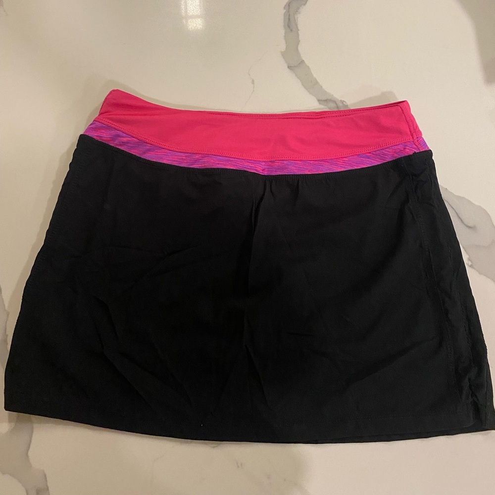 Tangerine black tennis skirt with colored band. Size S. Worn less than 5 times